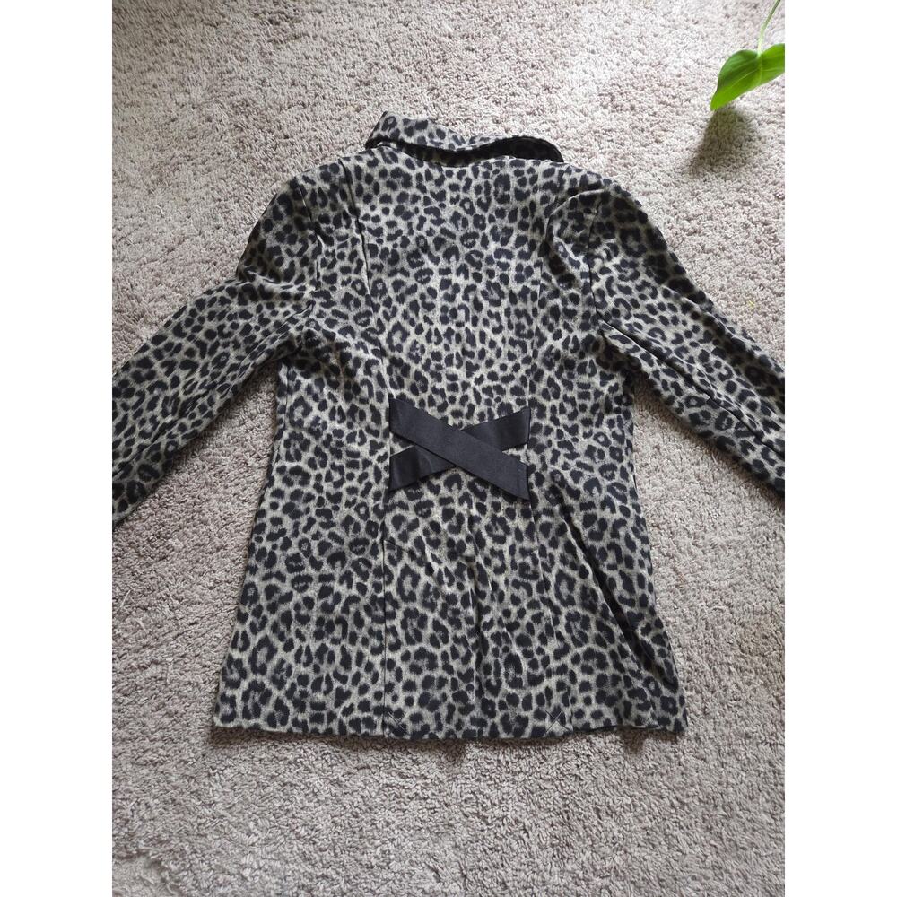 🐆 CAbi Leopard Print Blazer with Back Bow Detail – Size 8 - Picture 3 of 6
